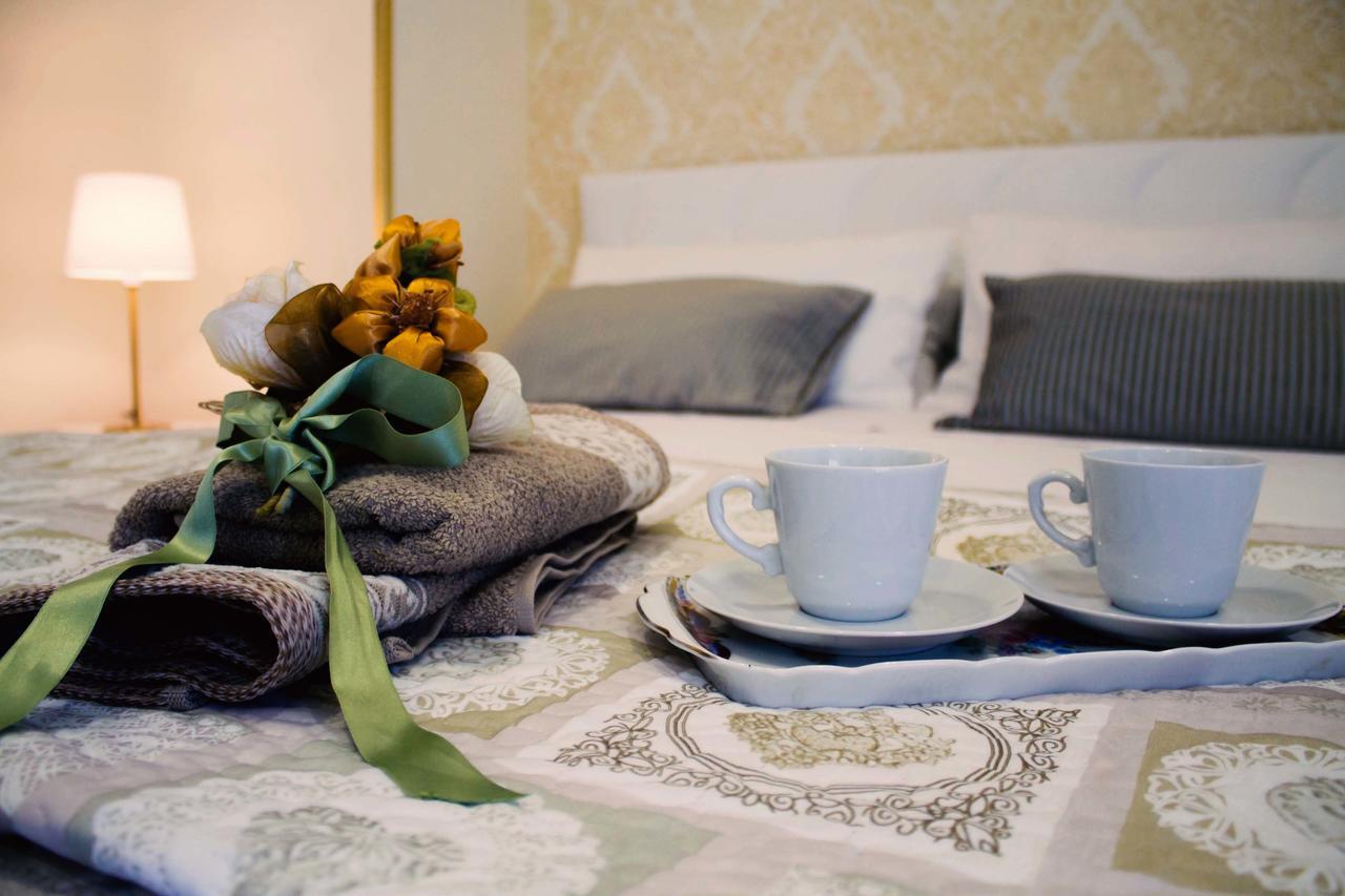Mercury Home Room&Breakfast Наполи Екстериор снимка