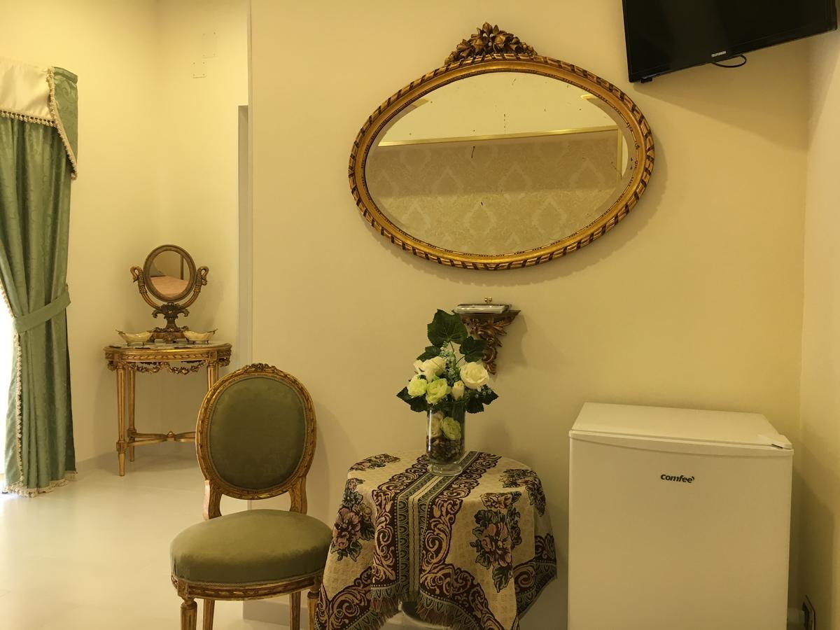 Mercury Home Room&Breakfast Наполи Екстериор снимка