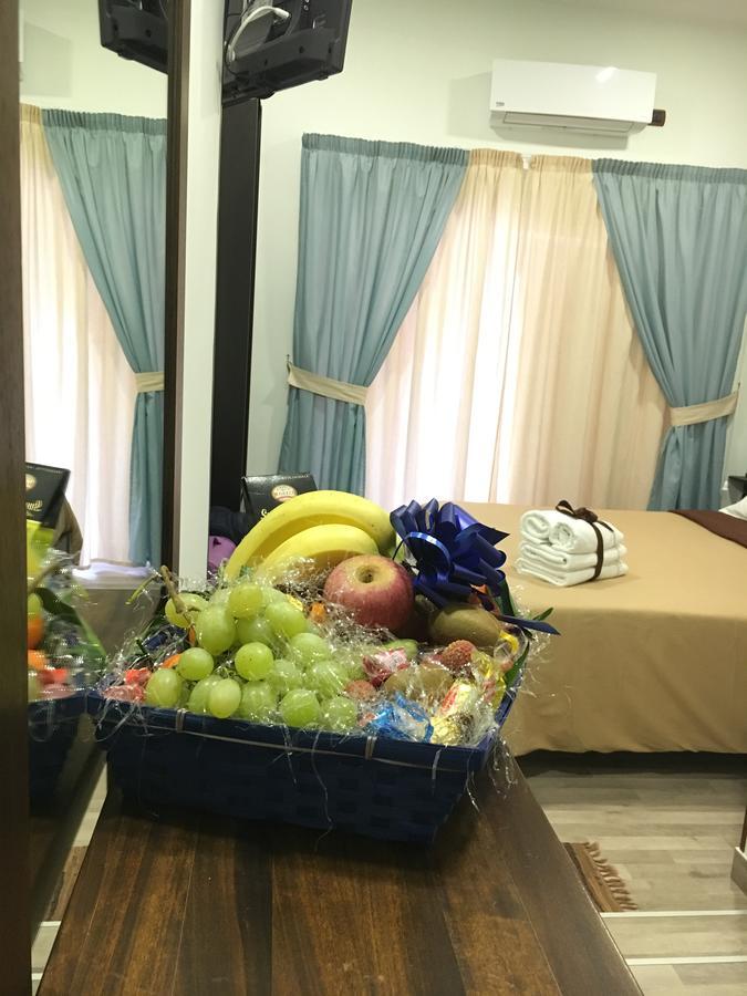 Mercury Home Room&Breakfast Наполи Екстериор снимка